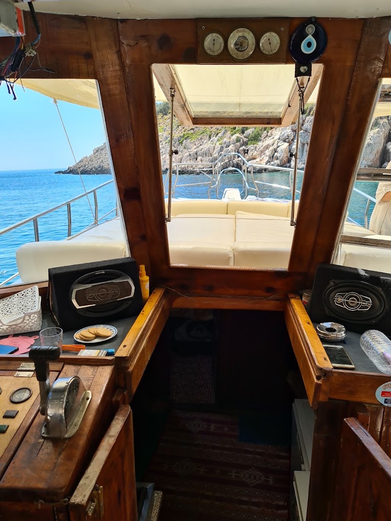 Onur a Boat