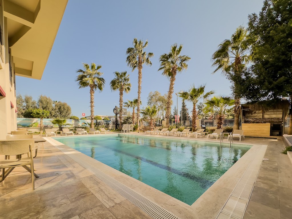 Leaf Port Hotel