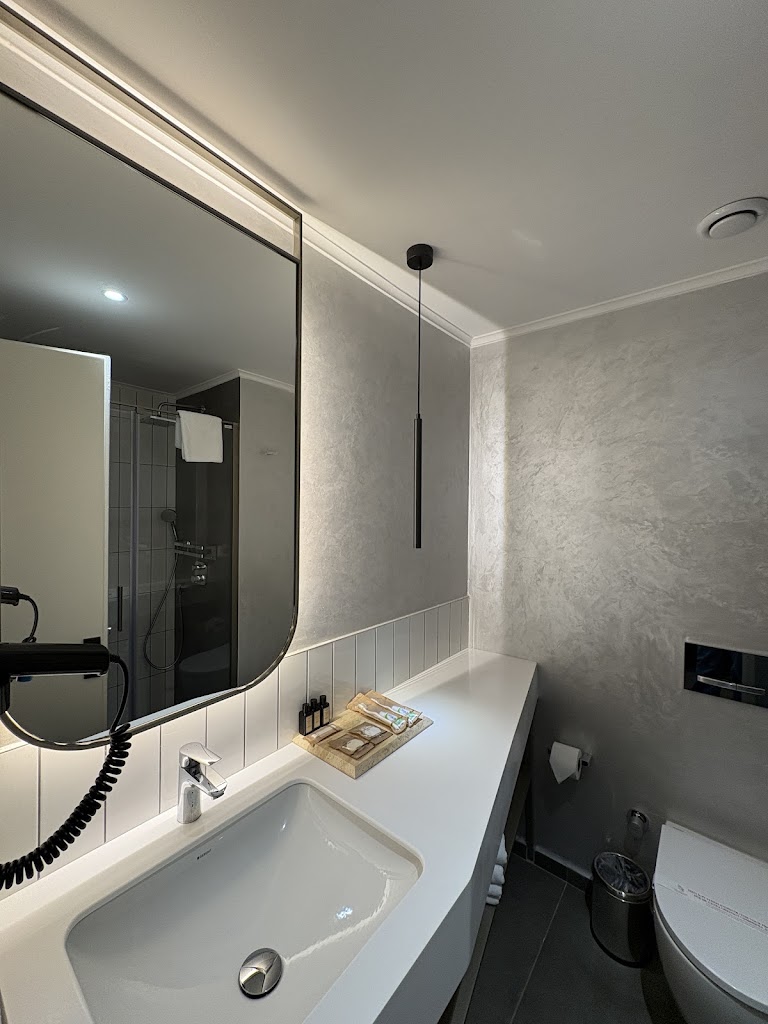 Four Hills Hotel