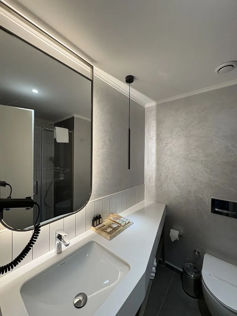 Four Hills Hotel