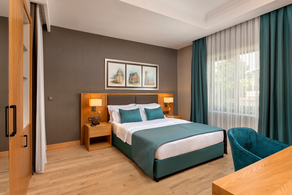 Pukka Hotel