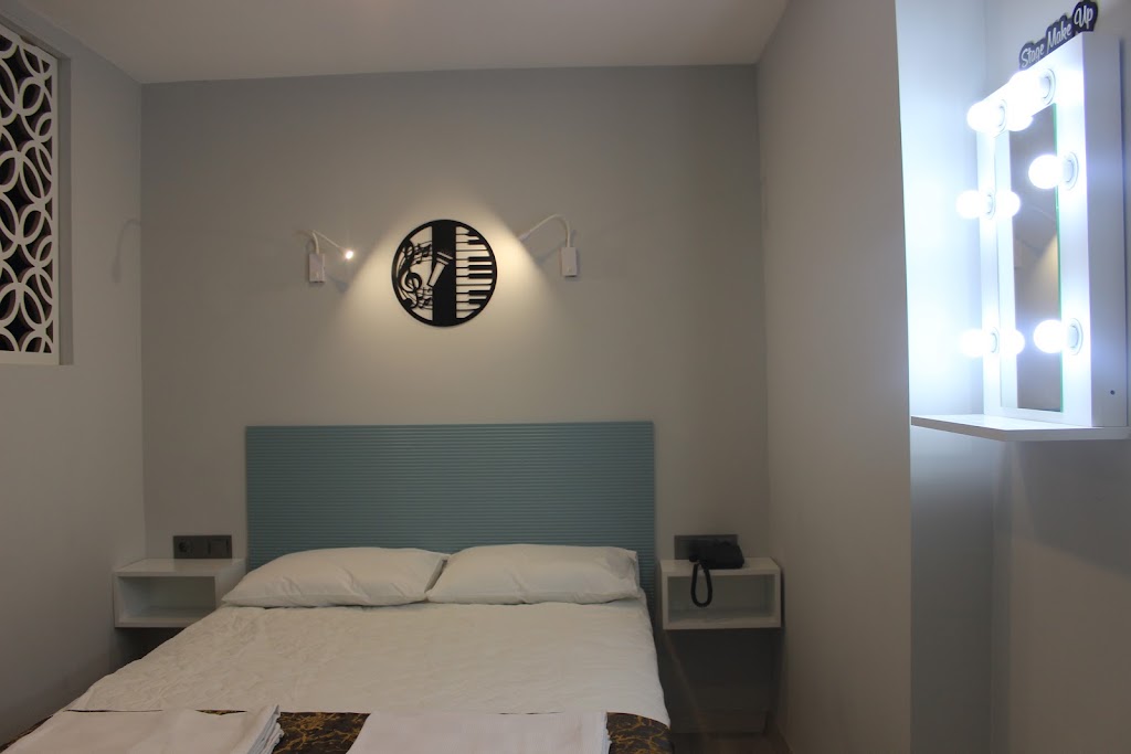 Retro Star Suites