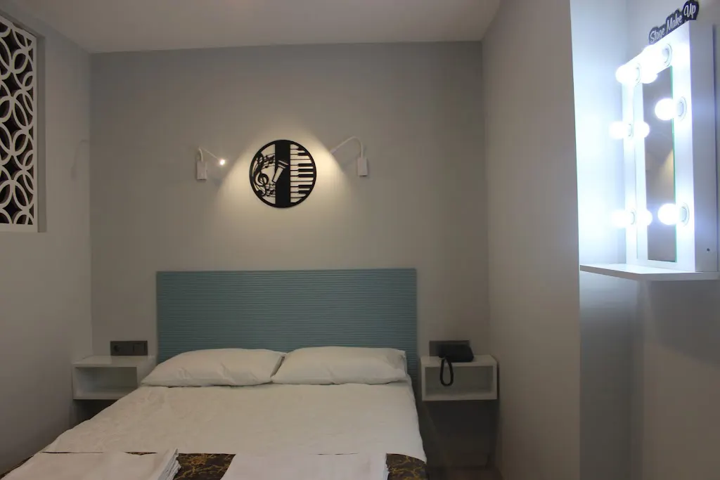 Retro Star Suites