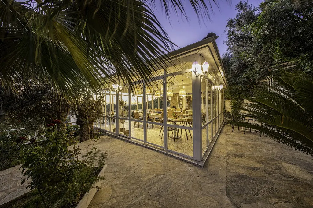 Apa Mountain Lodge