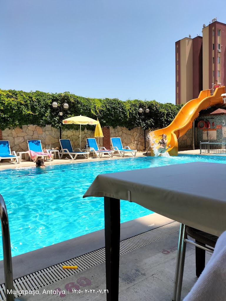 Lara Dinc Hotel