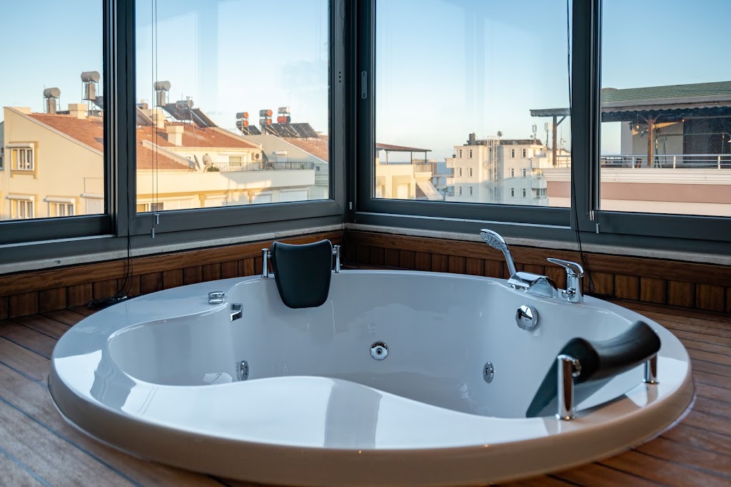 Eluxio Suite Hotel