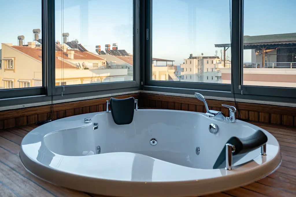 Eluxio Suite Hotel
