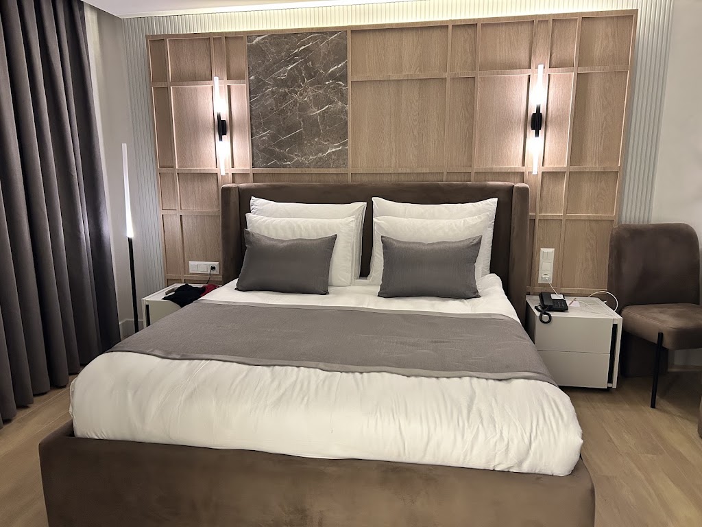 Awen Lara Hotel