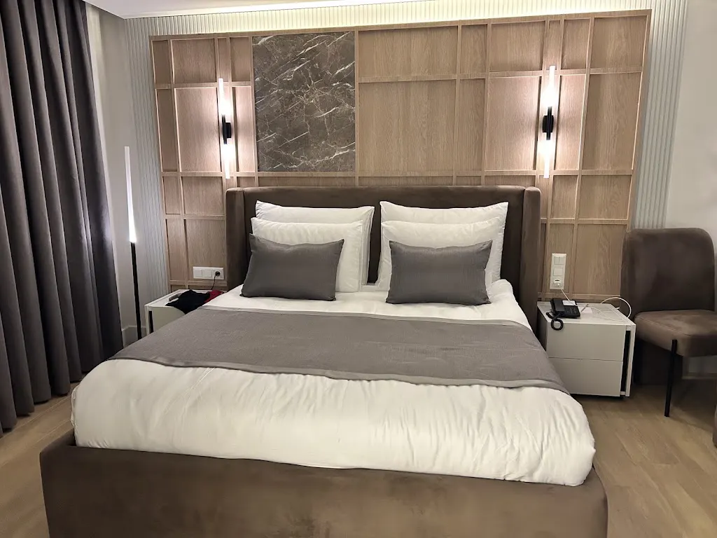 Awen Lara Hotel