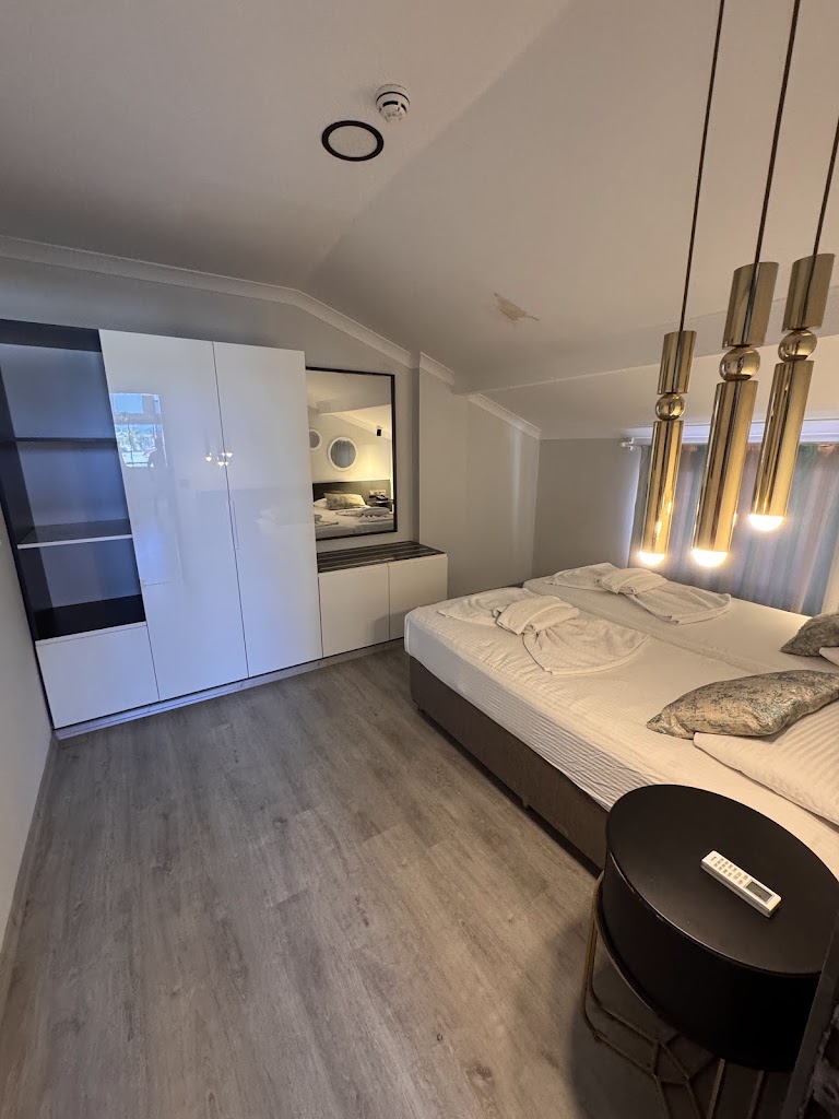 Twin Apart Hotel