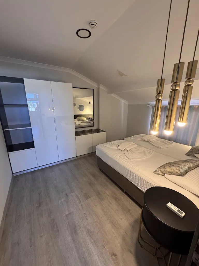 Twin Apart Hotel