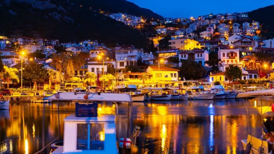 Kaş'ta Nerede Kalınır? Bölge ve Konaklama Tipi Rehberi