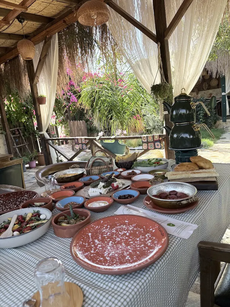 Fesleğen Kokusu Kafe Restoran Kaş Kahvaltı