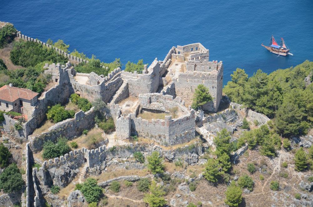 Ehmedek Kalesi