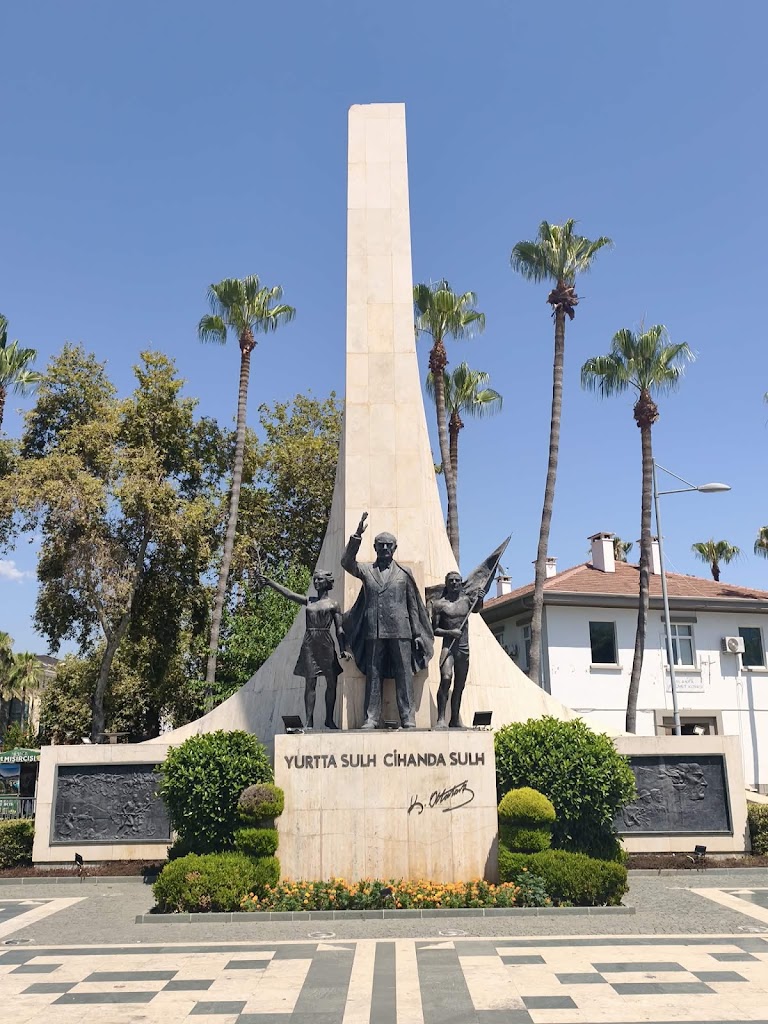 Mustafa Kemal Atatürk Anıtı