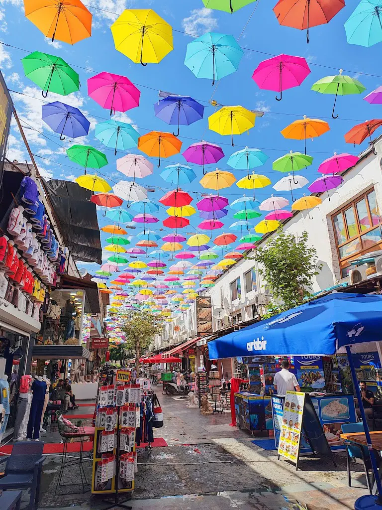 Şemsiyeli Sokak
