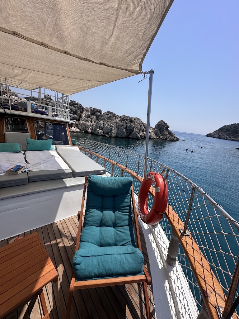 Dennis Boat