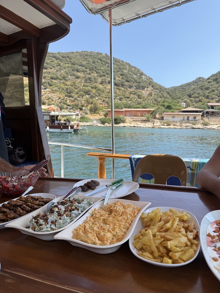 Tomris Boat