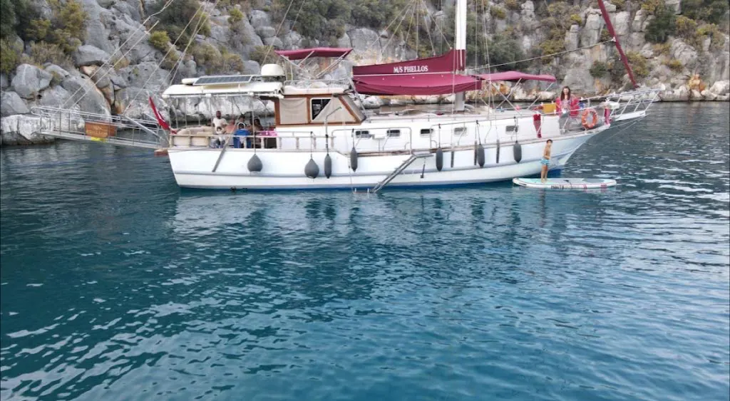 Phellos Boat