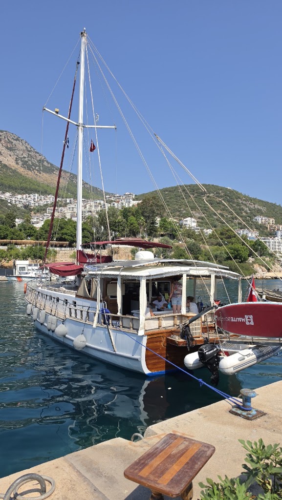 Phellos Boat