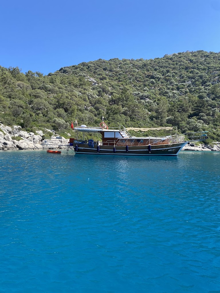 Mustafa Naz Boat