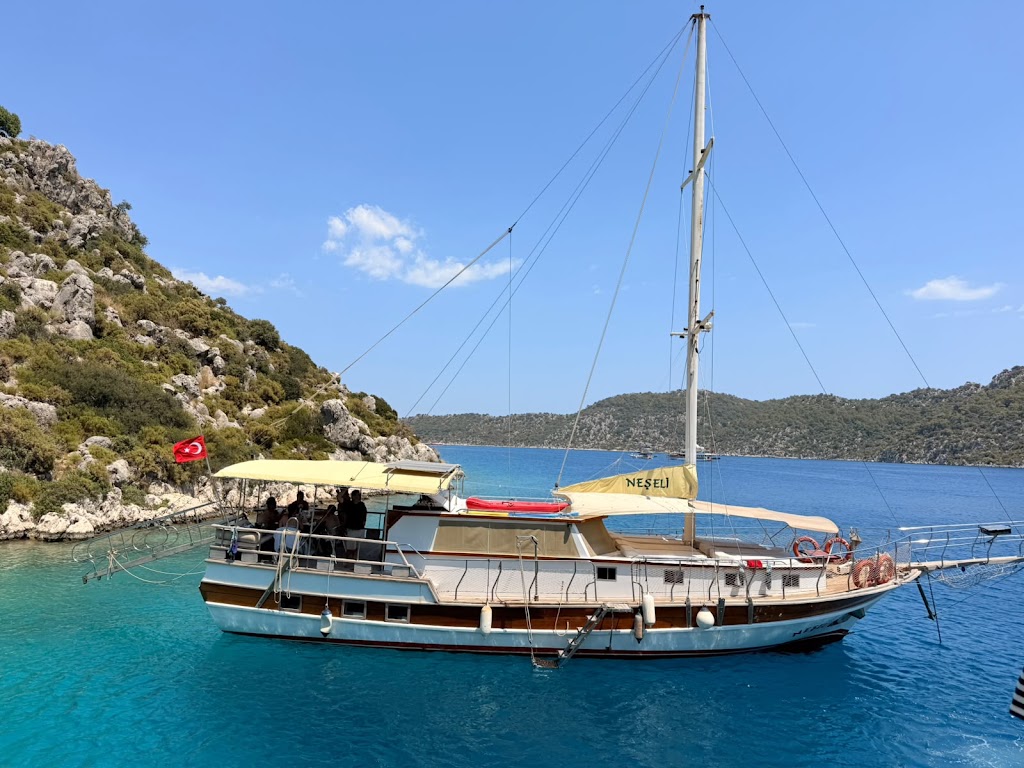Neşeli Yacht